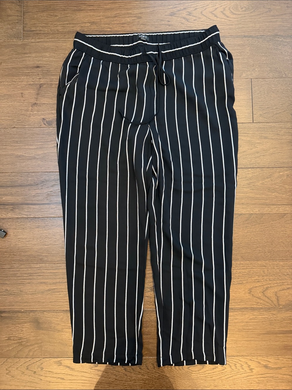 LOFT Women's Striped Tapered Drawstring Pants - Black/White Medium - C54-009